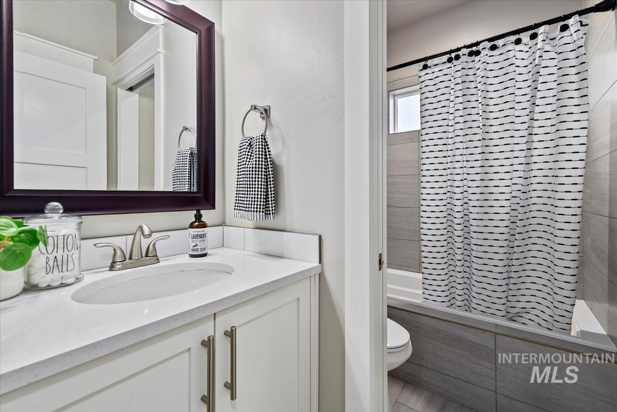 8797 E Hyacinth St., Nampa, Idaho 83687, 4 Bedrooms, 2.5 Bathrooms, Residential For Sale, Price $629,900,MLS 98971936