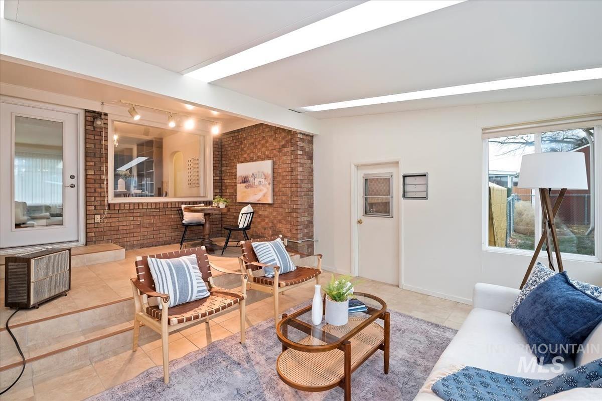 20 S Mesa Vista Dr, Boise, Idaho 83705, 3 Bedrooms, 1 Bathroom, Residential For Sale, Price $549,900,MLS 98971941