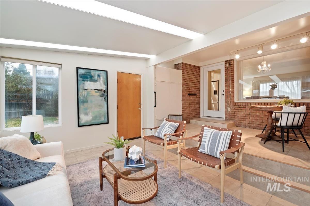 20 S Mesa Vista Dr, Boise, Idaho 83705, 3 Bedrooms, 1 Bathroom, Residential For Sale, Price $549,900,MLS 98971941