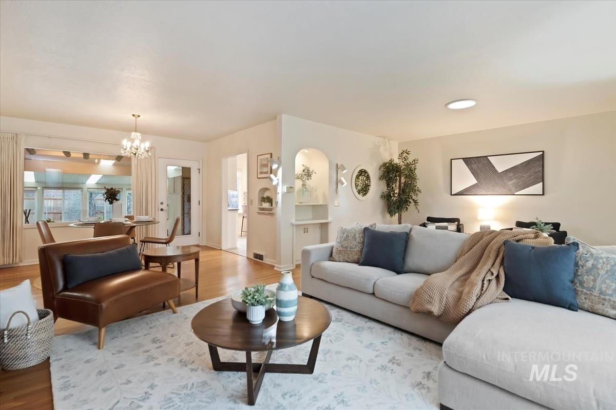 20 S Mesa Vista Dr, Boise, Idaho 83705, 3 Bedrooms, 1 Bathroom, Residential For Sale, Price $549,900,MLS 98971941