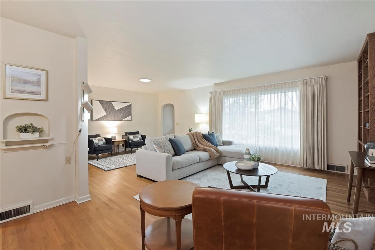 20 S Mesa Vista Dr, Boise, Idaho 83705, 3 Bedrooms, 1 Bathroom, Residential For Sale, Price $549,900,MLS 98971941