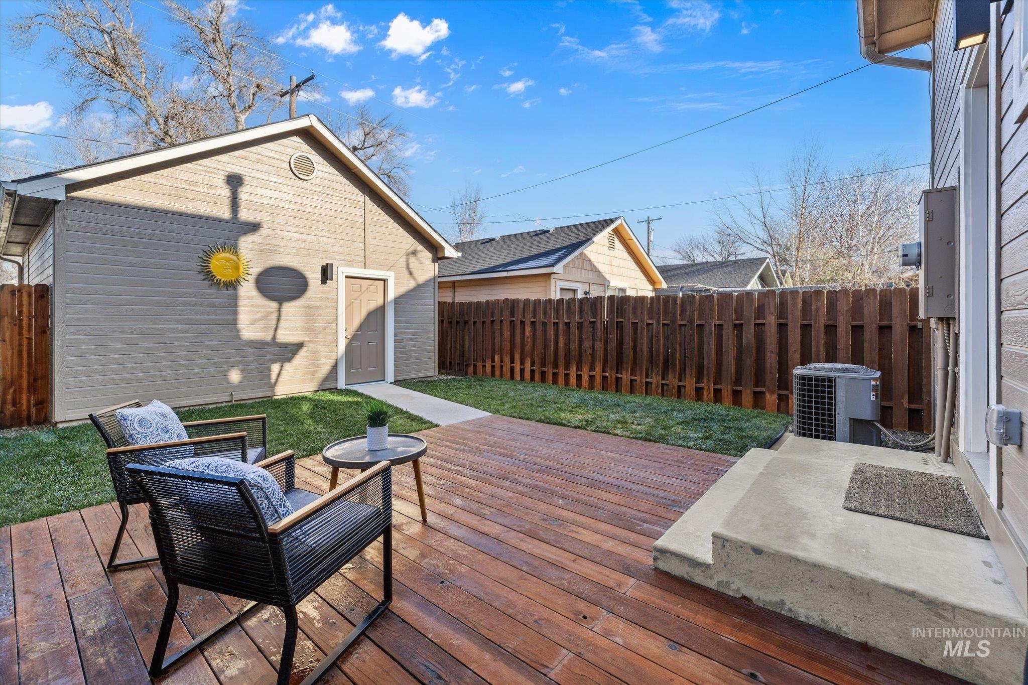 6568 W Poplar St, Boise, Idaho 83704, 3 Bedrooms, 2.5 Bathrooms, Residential For Sale, Price $450,000,MLS 98971943