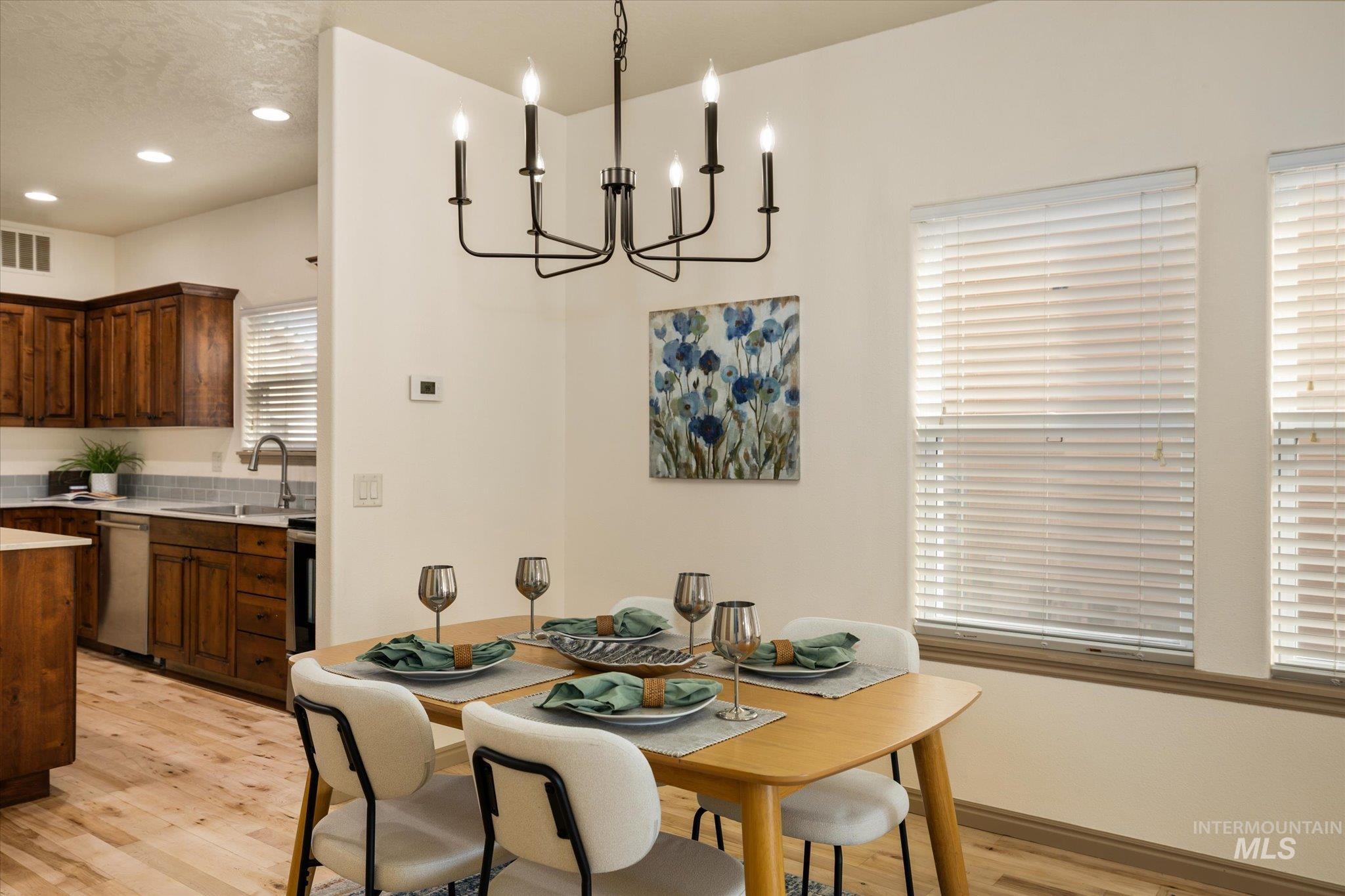 6568 W Poplar St, Boise, Idaho 83704, 3 Bedrooms, 2.5 Bathrooms, Residential For Sale, Price $450,000,MLS 98971943