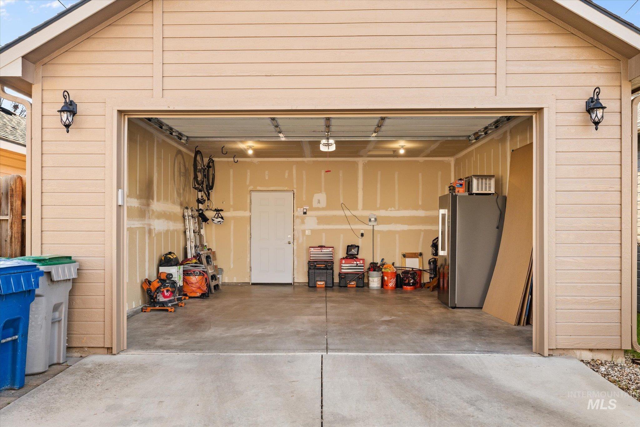 6568 W Poplar St, Boise, Idaho 83704, 3 Bedrooms, 2.5 Bathrooms, Residential For Sale, Price $450,000,MLS 98971943