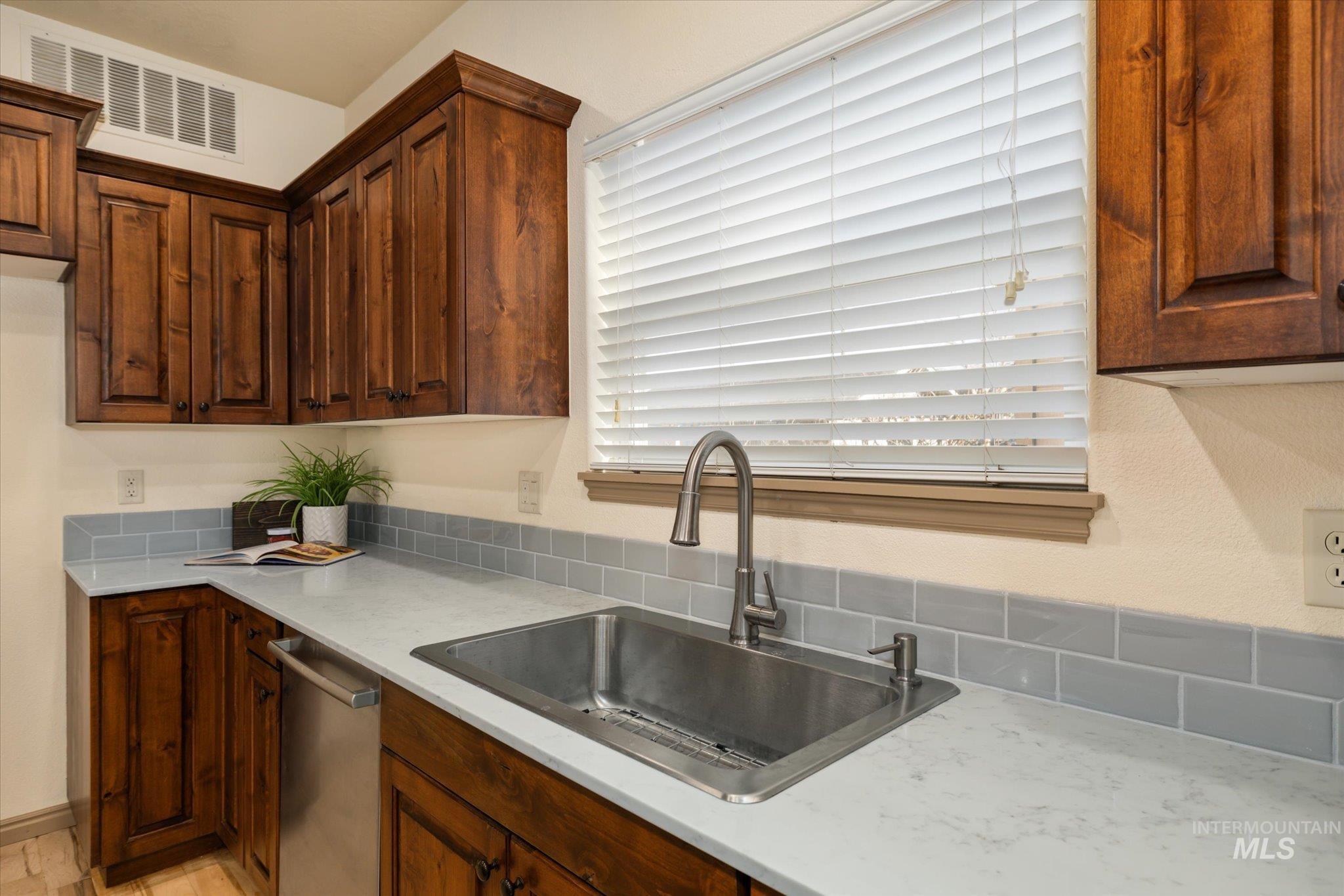 6568 W Poplar St, Boise, Idaho 83704, 3 Bedrooms, 2.5 Bathrooms, Residential For Sale, Price $450,000,MLS 98971943