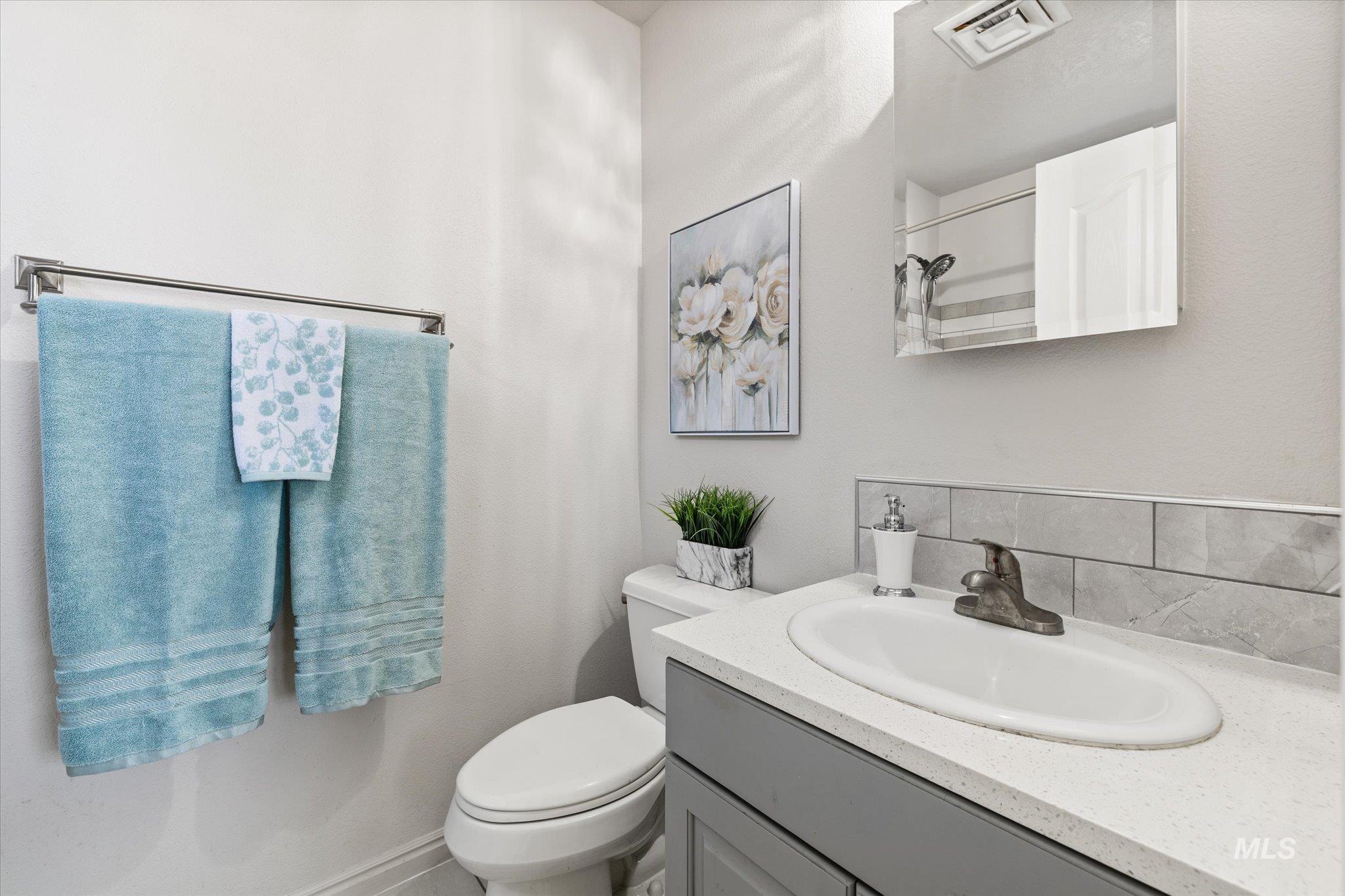 6568 W Poplar St, Boise, Idaho 83704, 3 Bedrooms, 2.5 Bathrooms, Residential For Sale, Price $450,000,MLS 98971943