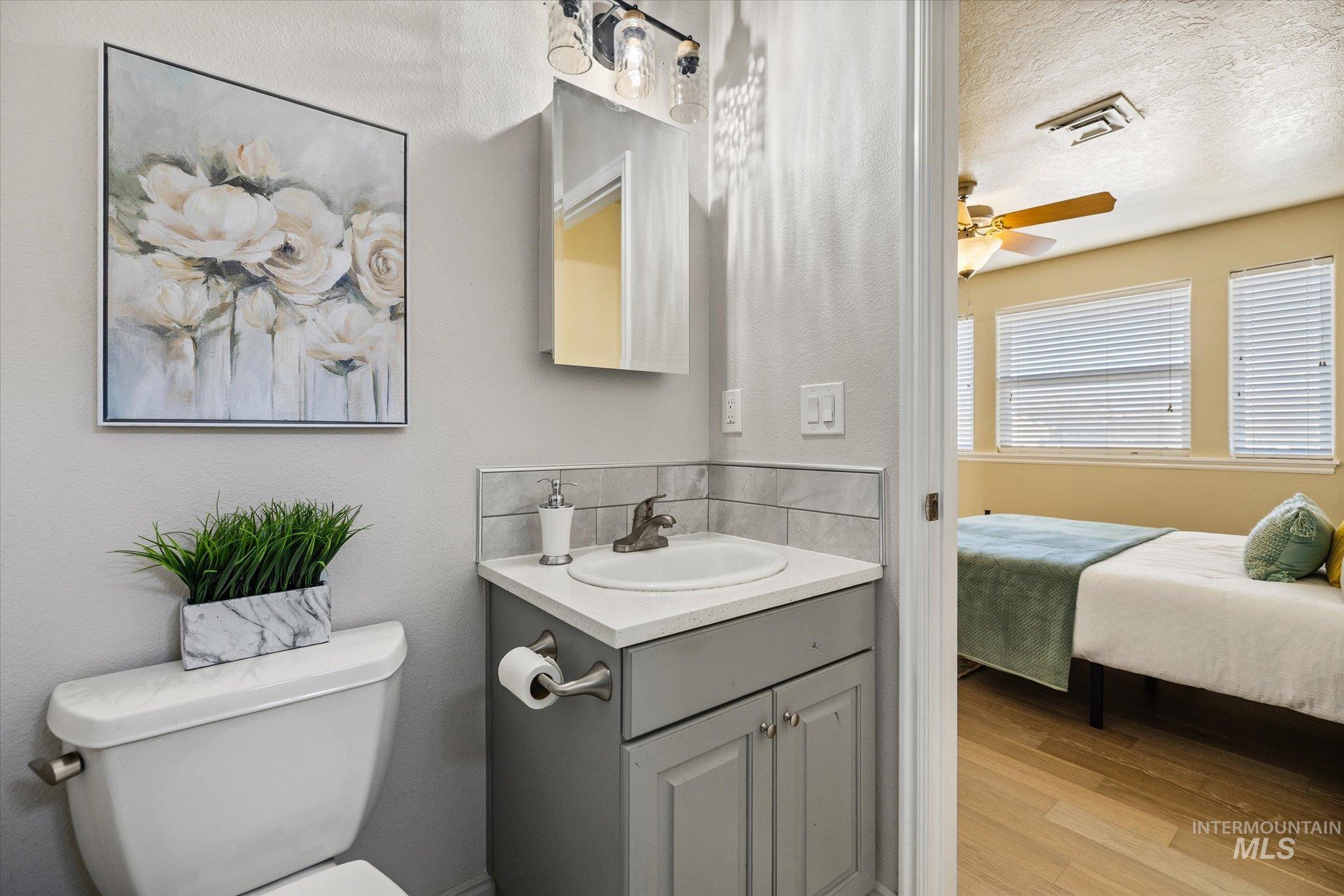 6568 W Poplar St, Boise, Idaho 83704, 3 Bedrooms, 2.5 Bathrooms, Residential For Sale, Price $450,000,MLS 98971943