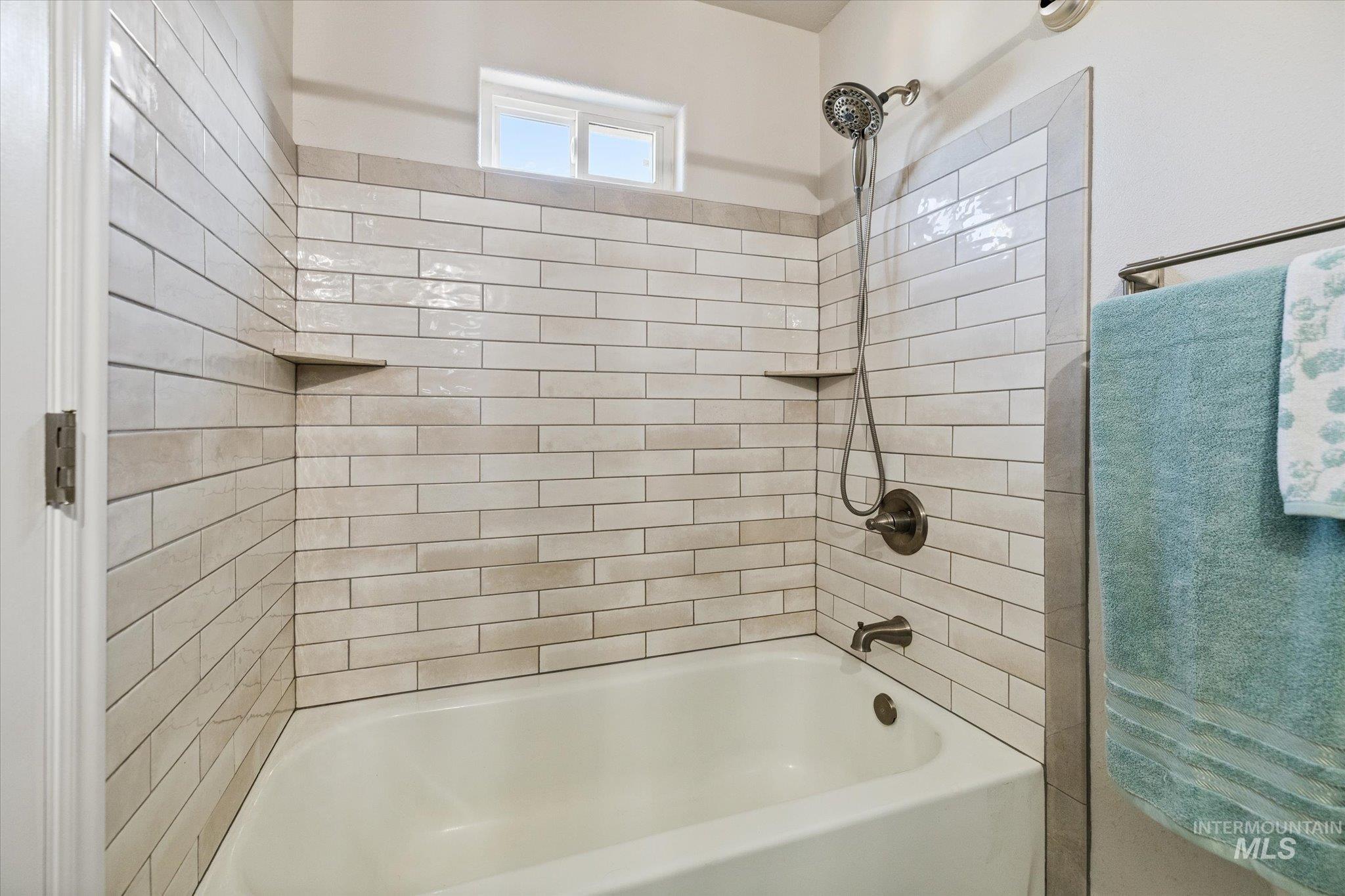 6568 W Poplar St, Boise, Idaho 83704, 3 Bedrooms, 2.5 Bathrooms, Residential For Sale, Price $450,000,MLS 98971943