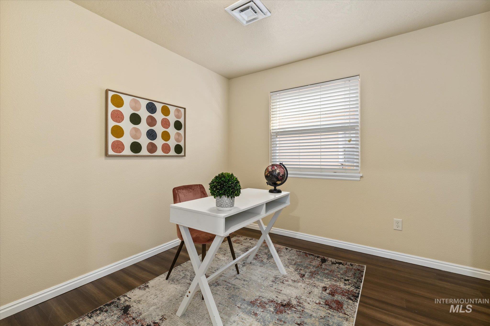 6568 W Poplar St, Boise, Idaho 83704, 3 Bedrooms, 2.5 Bathrooms, Residential For Sale, Price $450,000,MLS 98971943