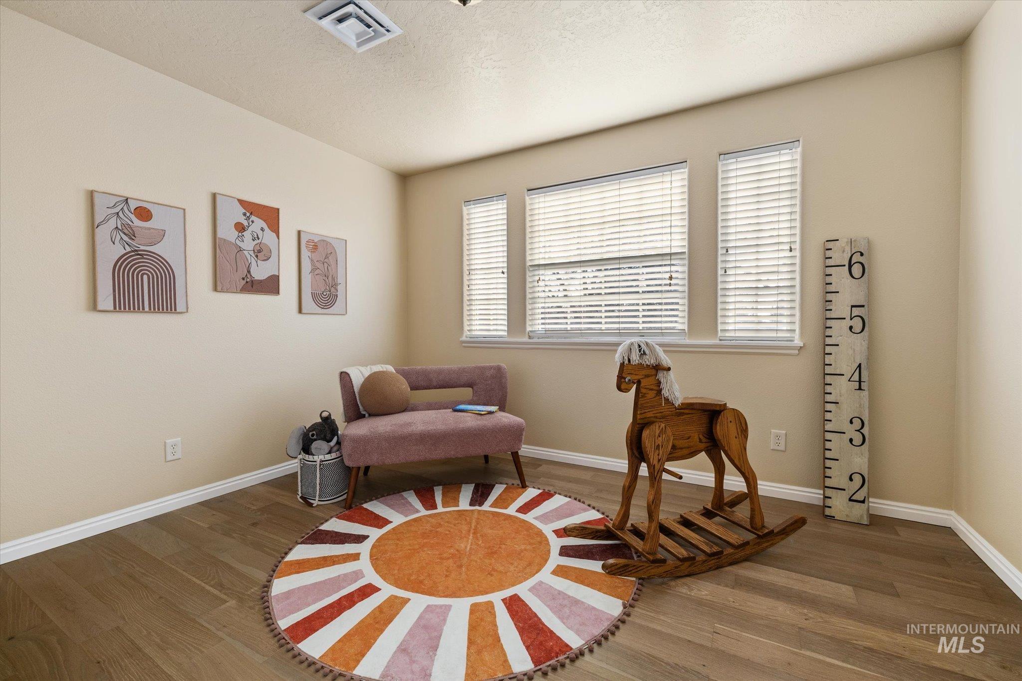 6568 W Poplar St, Boise, Idaho 83704, 3 Bedrooms, 2.5 Bathrooms, Residential For Sale, Price $450,000,MLS 98971943