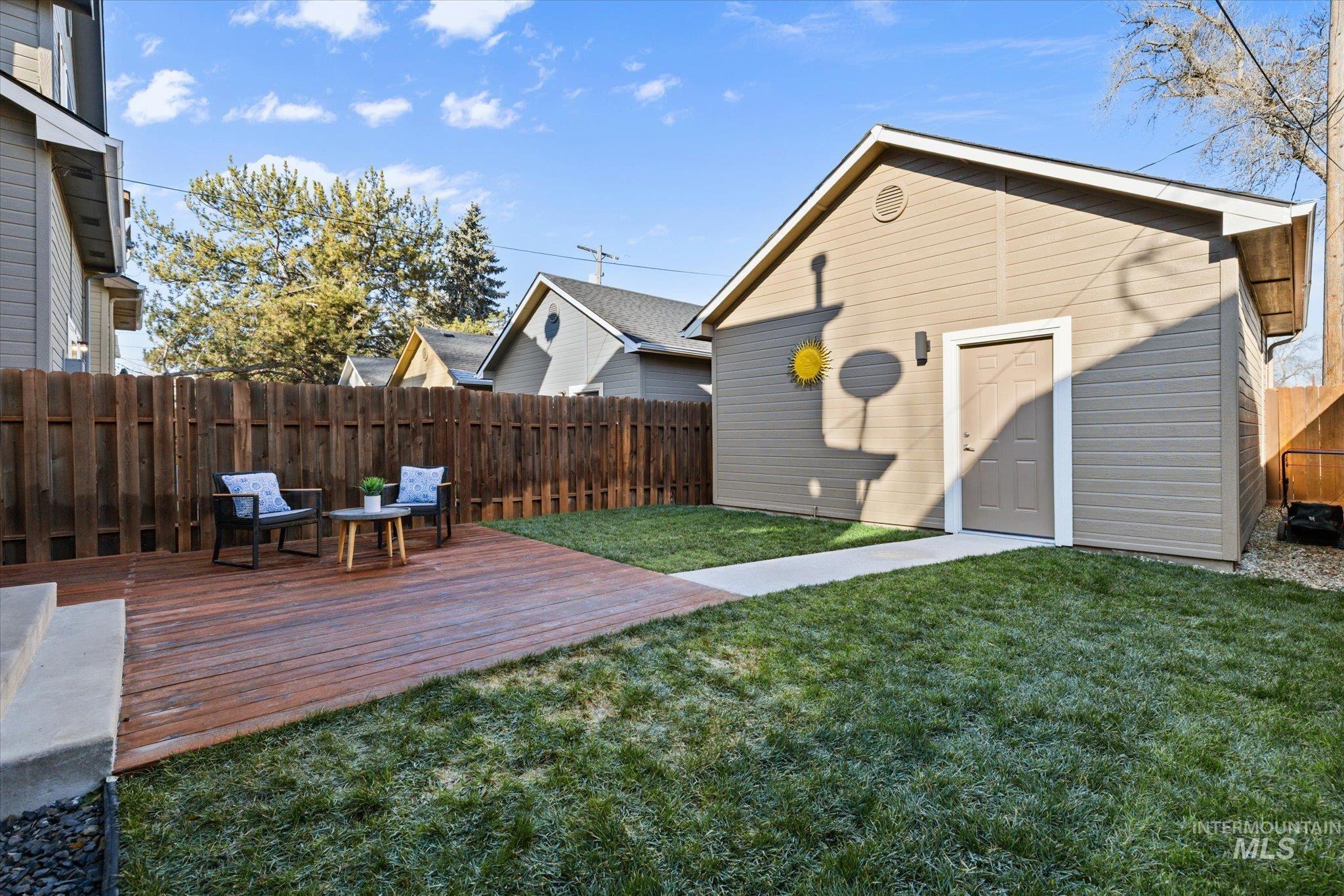 6568 W Poplar St, Boise, Idaho 83704, 3 Bedrooms, 2.5 Bathrooms, Residential For Sale, Price $450,000,MLS 98971943