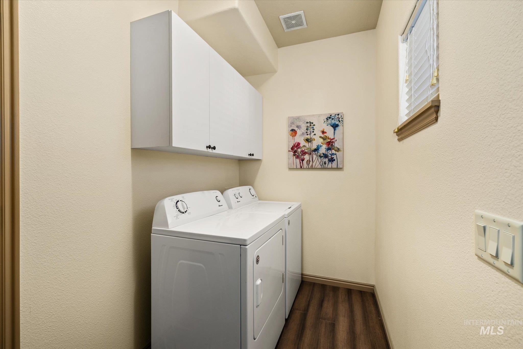 6568 W Poplar St, Boise, Idaho 83704, 3 Bedrooms, 2.5 Bathrooms, Residential For Sale, Price $450,000,MLS 98971943