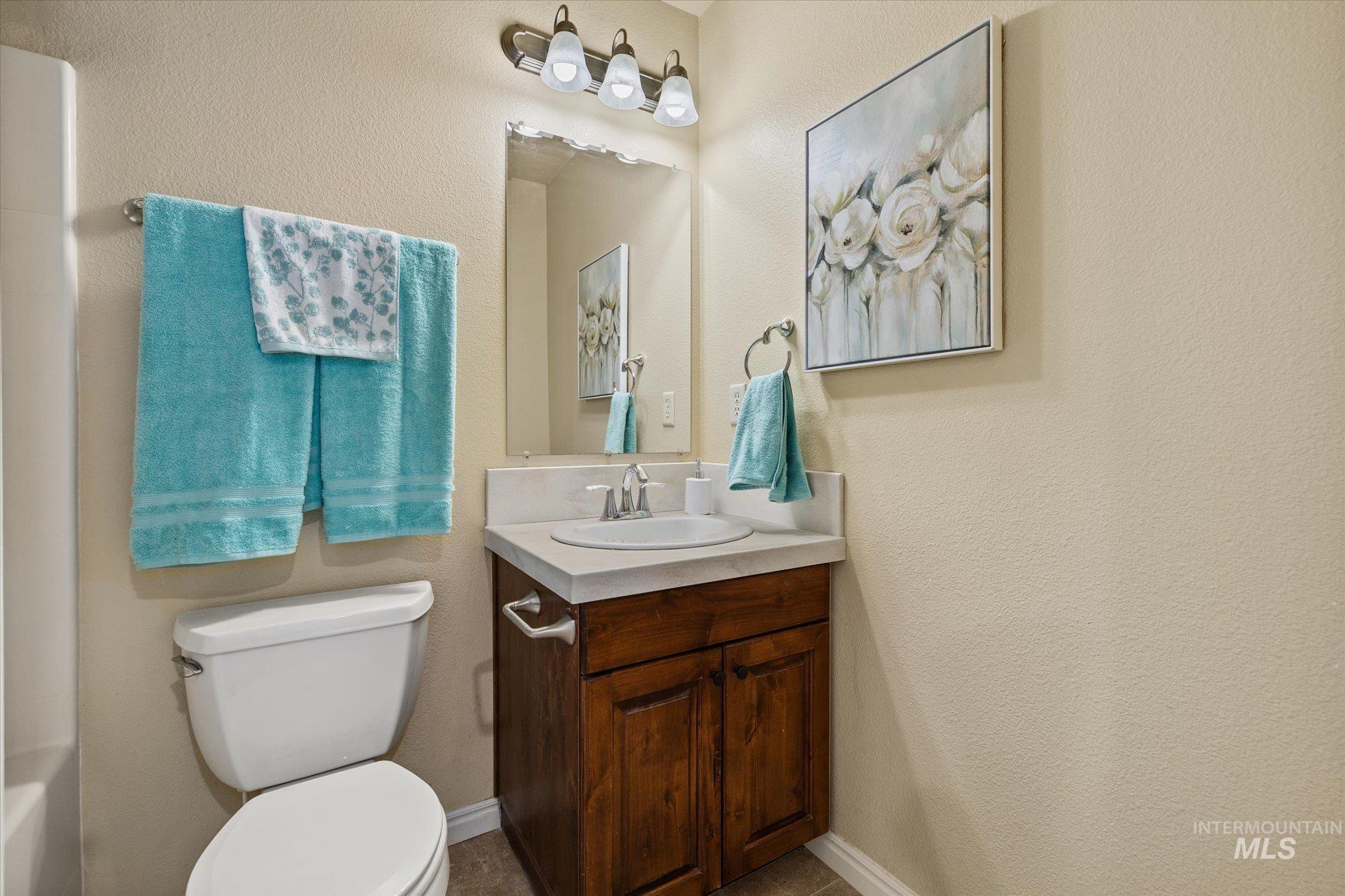 6568 W Poplar St, Boise, Idaho 83704, 3 Bedrooms, 2.5 Bathrooms, Residential For Sale, Price $450,000,MLS 98971943