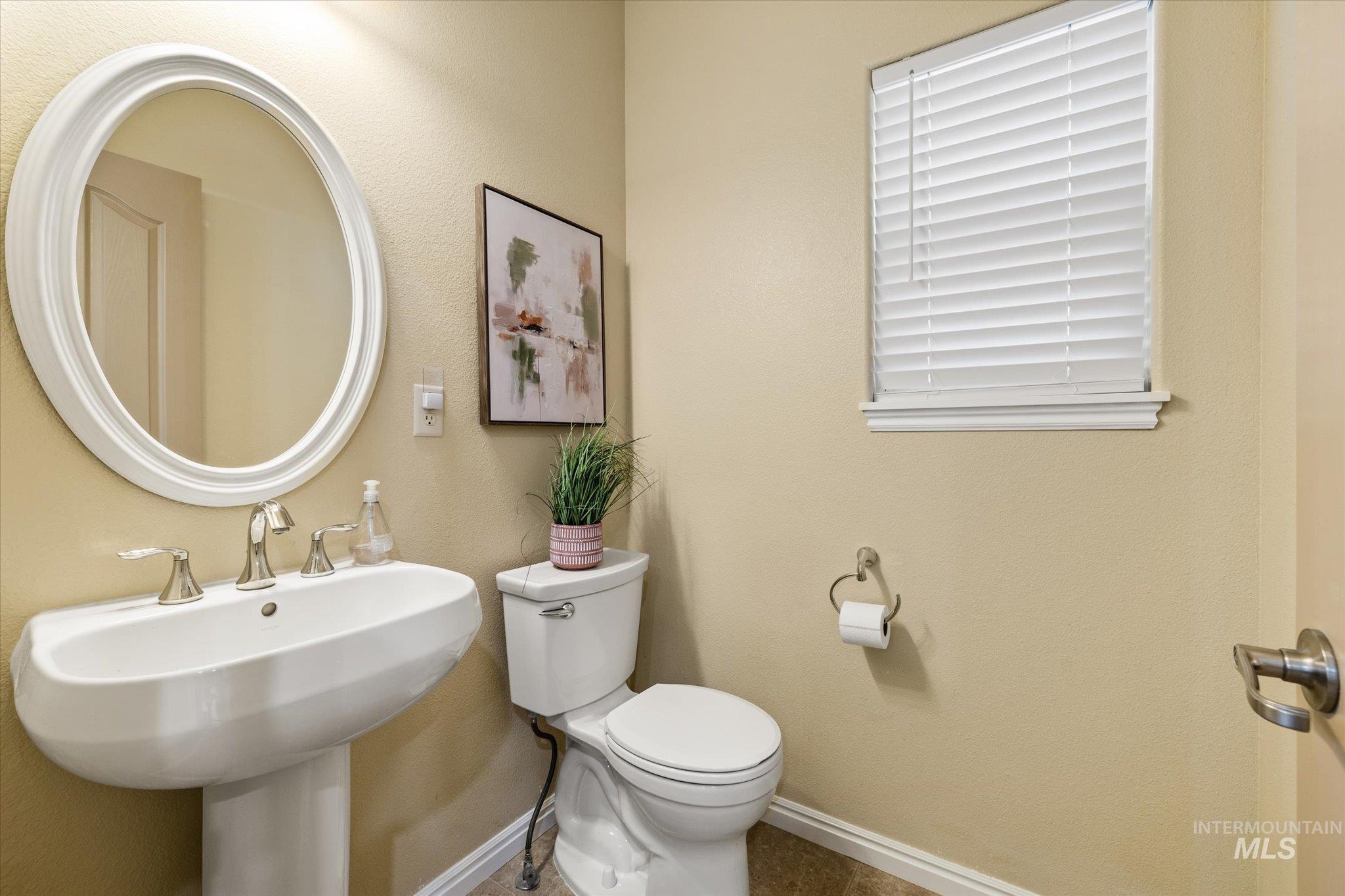 6568 W Poplar St, Boise, Idaho 83704, 3 Bedrooms, 2.5 Bathrooms, Residential For Sale, Price $450,000,MLS 98971943