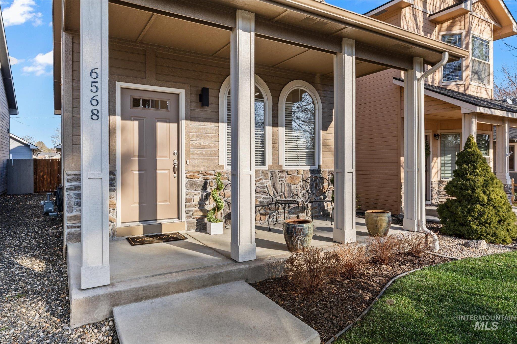 6568 W Poplar St, Boise, Idaho 83704, 3 Bedrooms, 2.5 Bathrooms, Residential For Sale, Price $450,000,MLS 98971943