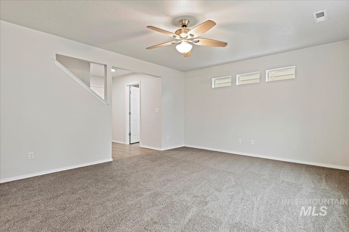 908 W Woodpine St, Meridian, Idaho 83646-6059, 3 Bedrooms, 2.5 Bathrooms, Residential For Sale, Price $389,990,MLS 98971944