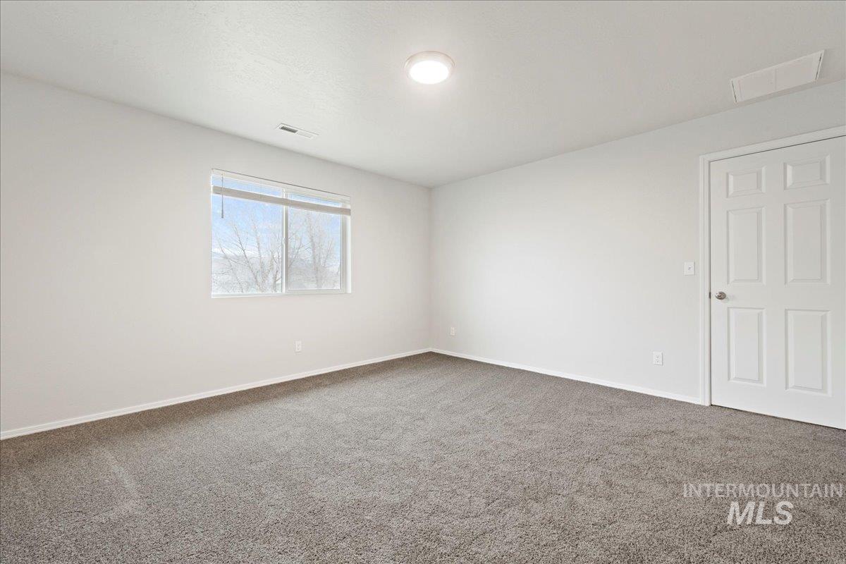 908 W Woodpine St, Meridian, Idaho 83646-6059, 3 Bedrooms, 2.5 Bathrooms, Residential For Sale, Price $389,990,MLS 98971944