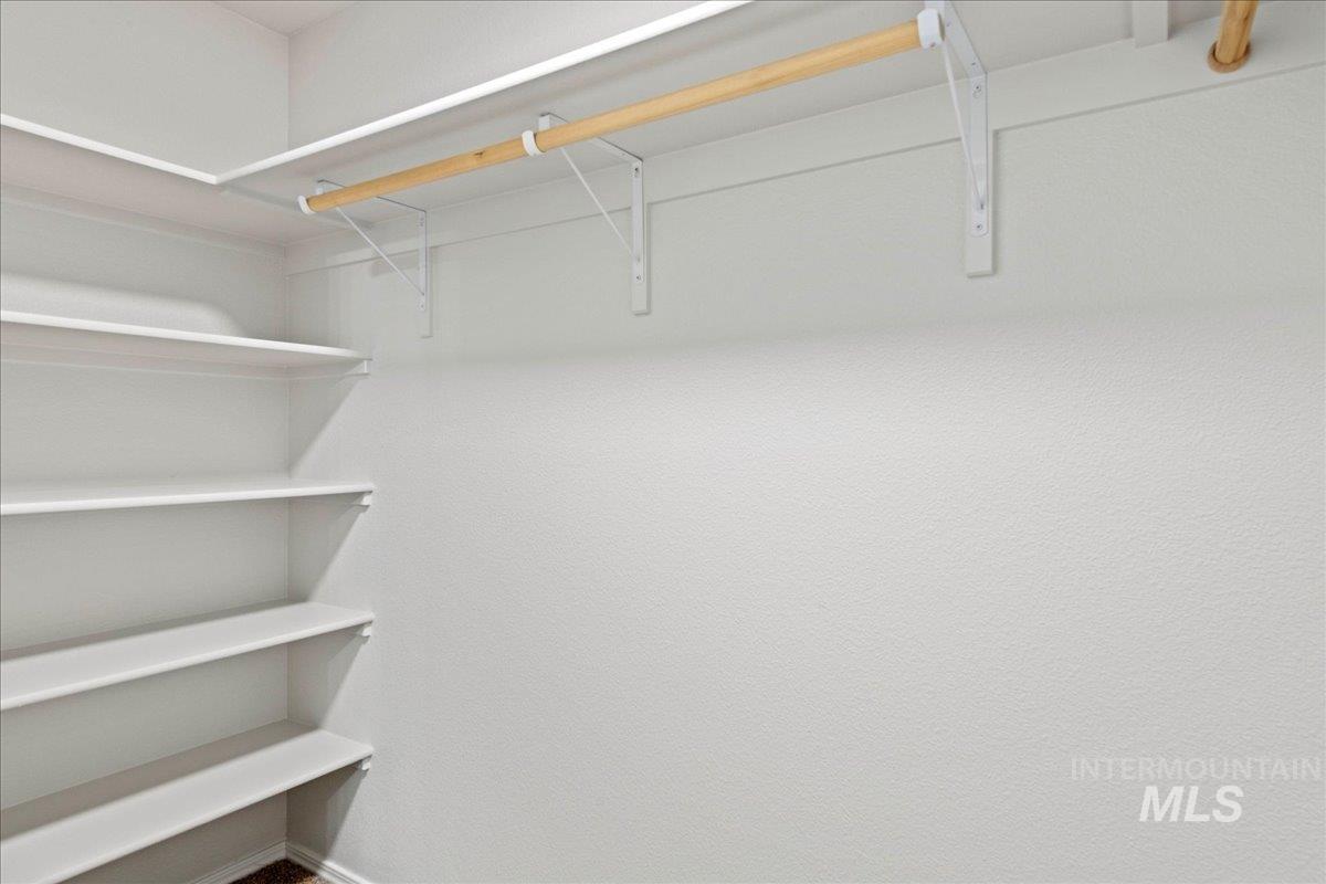 908 W Woodpine St, Meridian, Idaho 83646-6059, 3 Bedrooms, 2.5 Bathrooms, Residential For Sale, Price $389,990,MLS 98971944