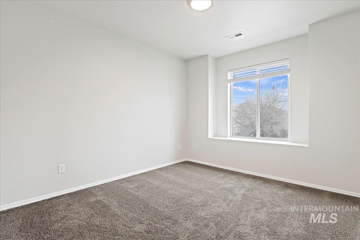 908 W Woodpine St, Meridian, Idaho 83646-6059, 3 Bedrooms, 2.5 Bathrooms, Residential For Sale, Price $389,990,MLS 98971944