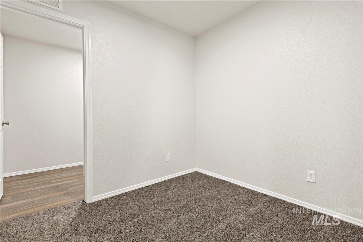 908 W Woodpine St, Meridian, Idaho 83646-6059, 3 Bedrooms, 2.5 Bathrooms, Residential For Sale, Price $389,990,MLS 98971944