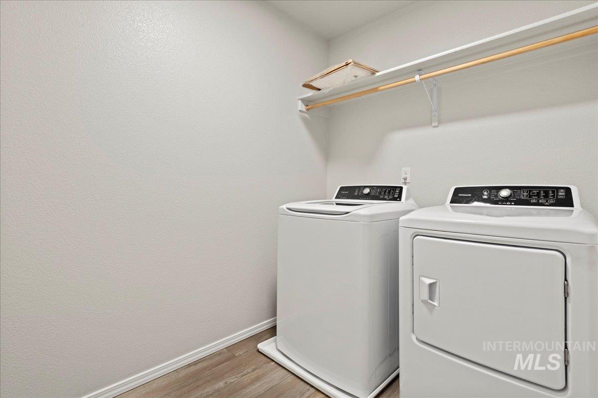 908 W Woodpine St, Meridian, Idaho 83646-6059, 3 Bedrooms, 2.5 Bathrooms, Residential For Sale, Price $389,990,MLS 98971944