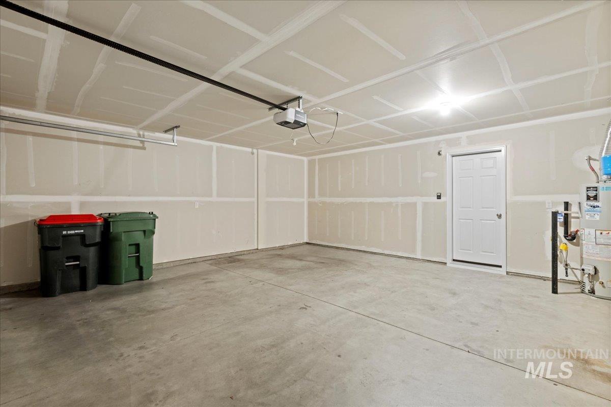 908 W Woodpine St, Meridian, Idaho 83646-6059, 3 Bedrooms, 2.5 Bathrooms, Residential For Sale, Price $389,990,MLS 98971944