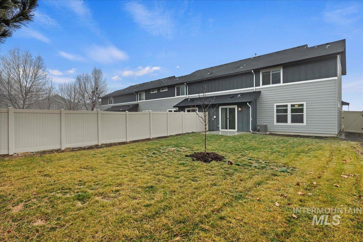 908 W Woodpine St, Meridian, Idaho 83646-6059, 3 Bedrooms, 2.5 Bathrooms, Residential For Sale, Price $389,990,MLS 98971944