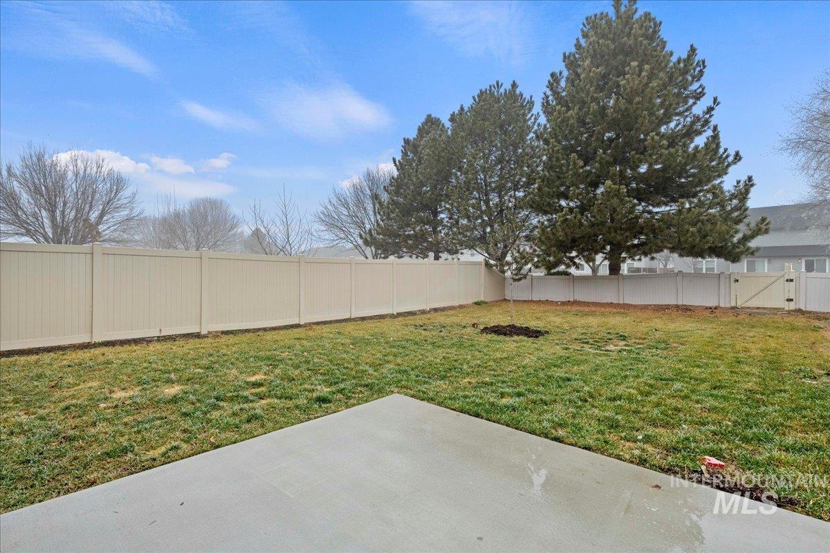 908 W Woodpine St, Meridian, Idaho 83646-6059, 3 Bedrooms, 2.5 Bathrooms, Residential For Sale, Price $389,990,MLS 98971944