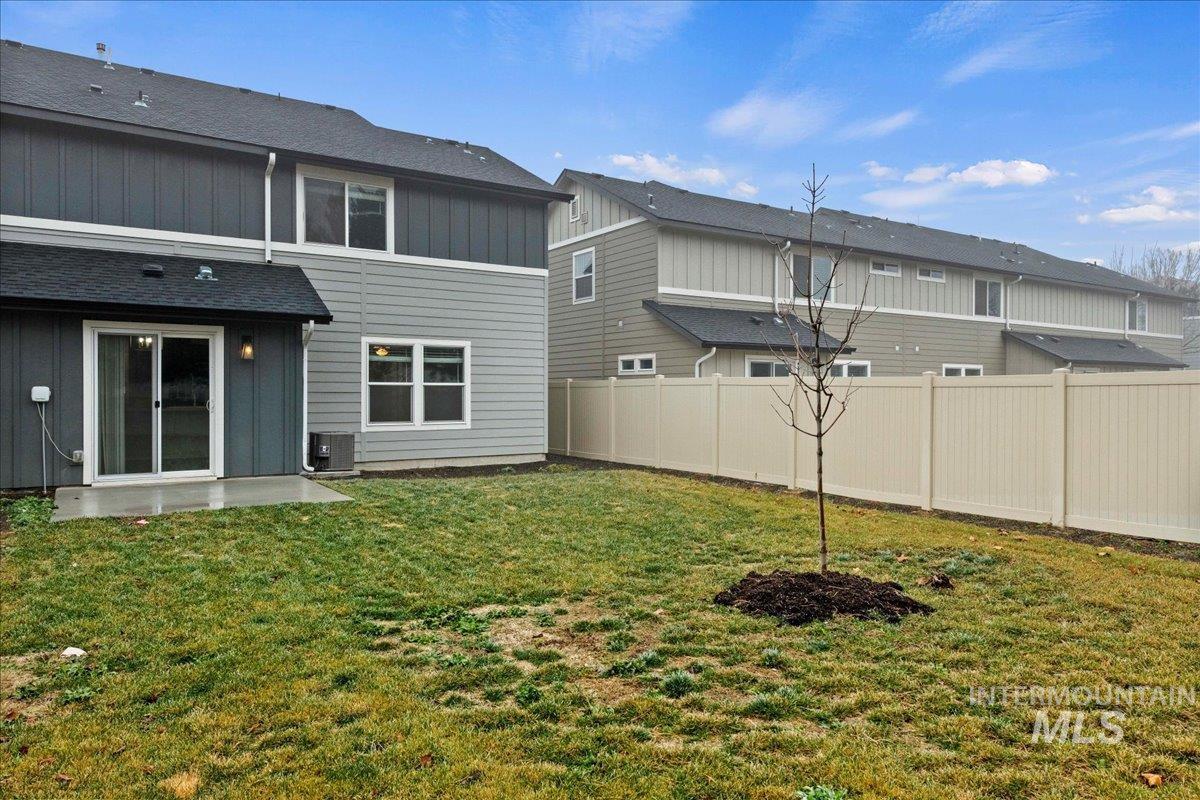 908 W Woodpine St, Meridian, Idaho 83646-6059, 3 Bedrooms, 2.5 Bathrooms, Residential For Sale, Price $389,990,MLS 98971944