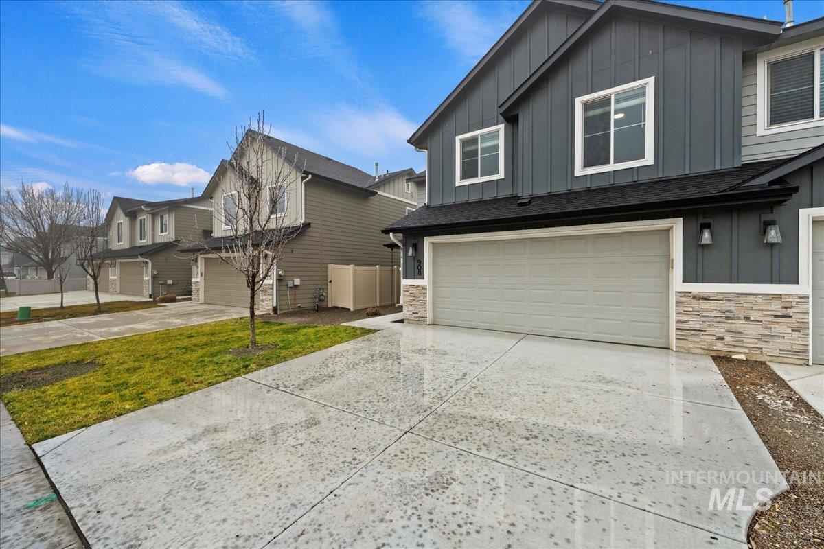 908 W Woodpine St, Meridian, Idaho 83646-6059, 3 Bedrooms, 2.5 Bathrooms, Residential For Sale, Price $389,990,MLS 98971944