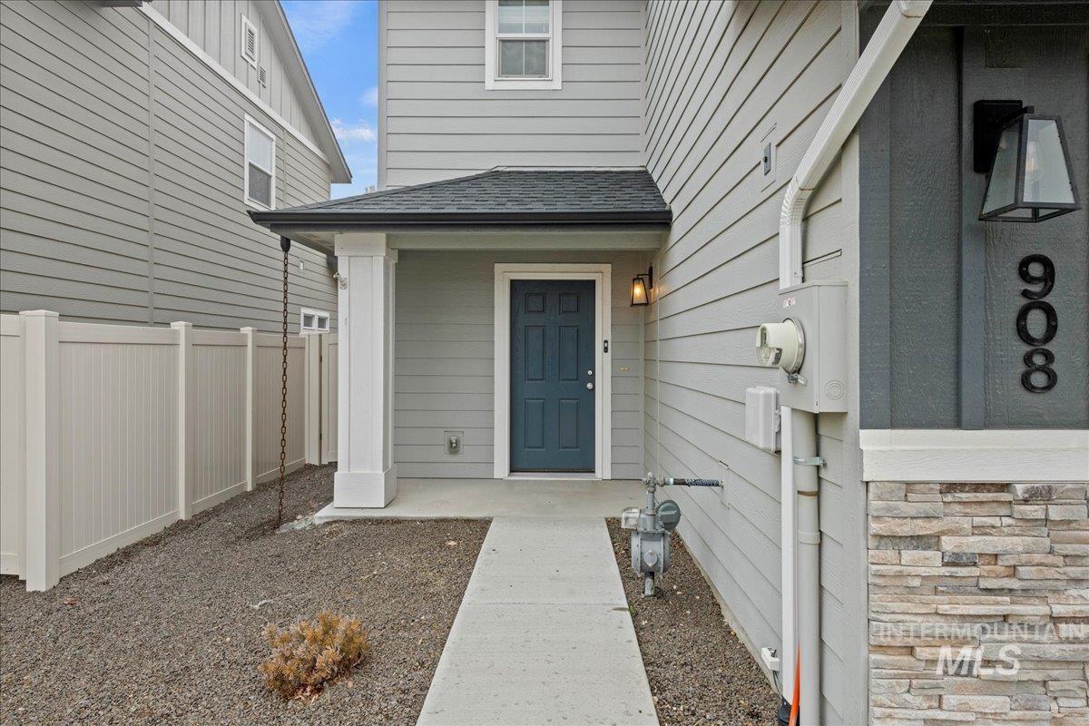 908 W Woodpine St, Meridian, Idaho 83646-6059, 3 Bedrooms, 2.5 Bathrooms, Residential For Sale, Price $389,990,MLS 98971944