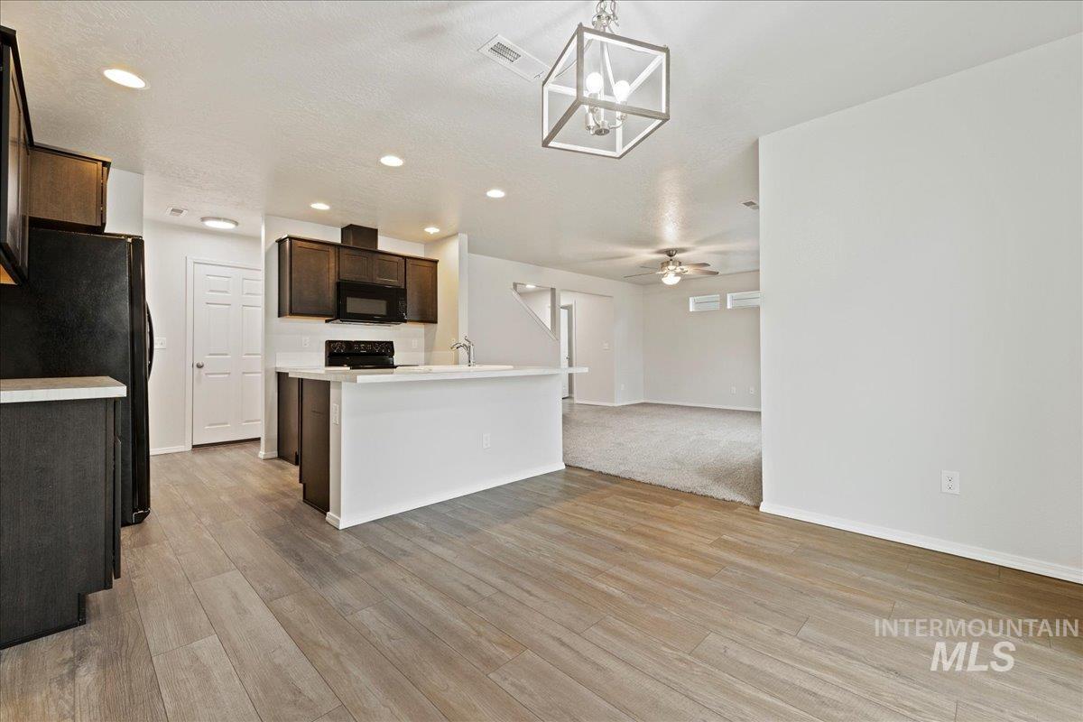 908 W Woodpine St, Meridian, Idaho 83646-6059, 3 Bedrooms, 2.5 Bathrooms, Residential For Sale, Price $389,990,MLS 98971944