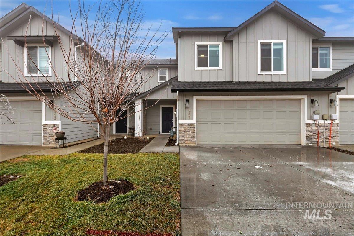 975 W Apple Pine St, Meridian, Idaho 83646-6058, 3 Bedrooms, 2.5 Bathrooms, Residential For Sale, Price $389,990,MLS 98971945