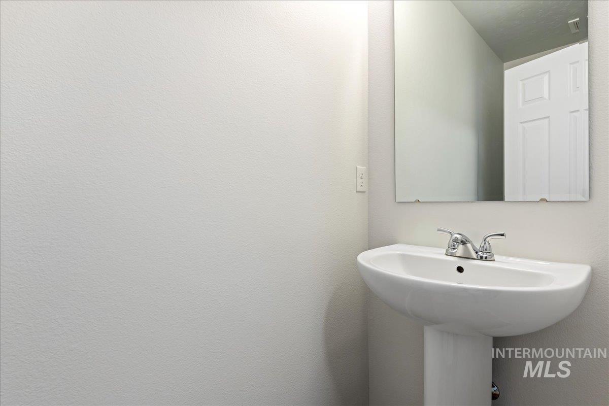 975 W Apple Pine St, Meridian, Idaho 83646-6058, 3 Bedrooms, 2.5 Bathrooms, Residential For Sale, Price $389,990,MLS 98971945