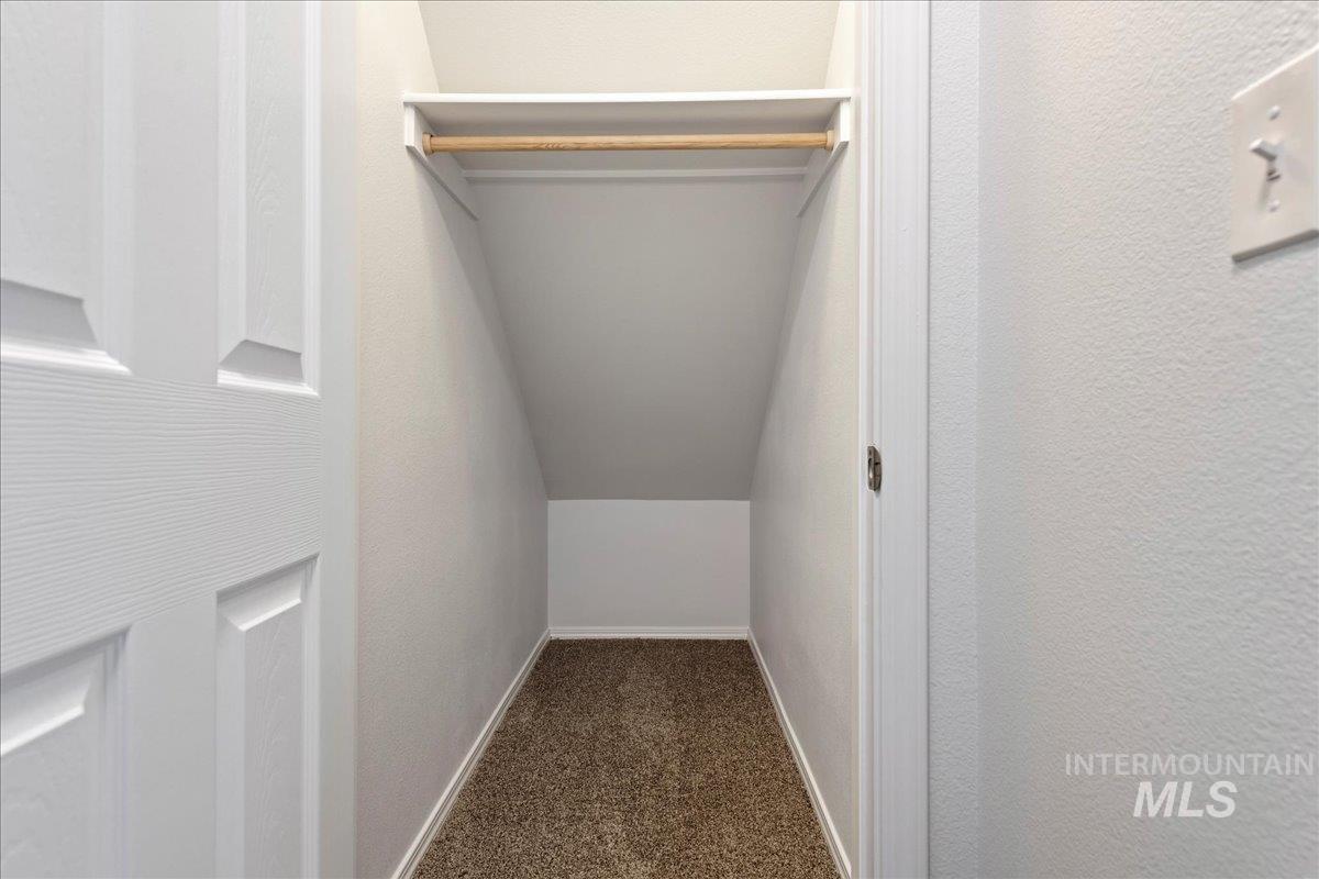 975 W Apple Pine St, Meridian, Idaho 83646-6058, 3 Bedrooms, 2.5 Bathrooms, Residential For Sale, Price $389,990,MLS 98971945