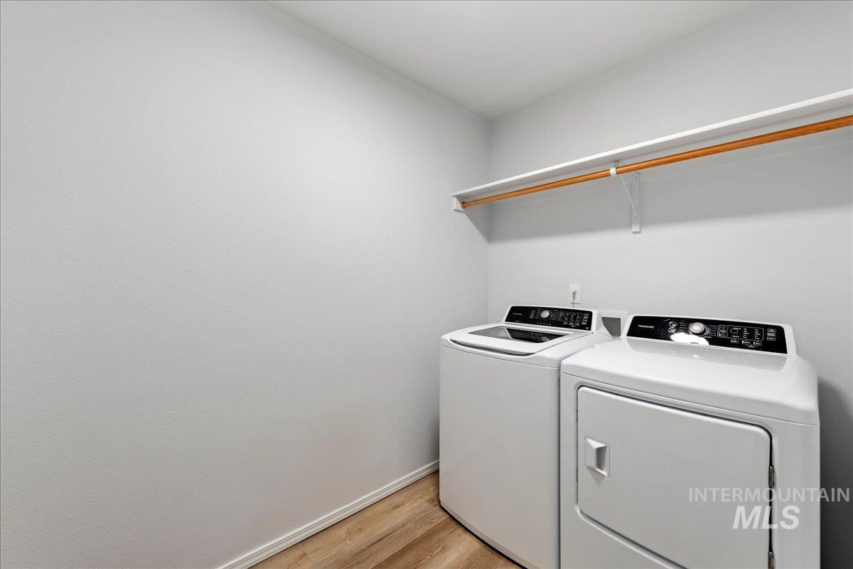 975 W Apple Pine St, Meridian, Idaho 83646-6058, 3 Bedrooms, 2.5 Bathrooms, Residential For Sale, Price $389,990,MLS 98971945