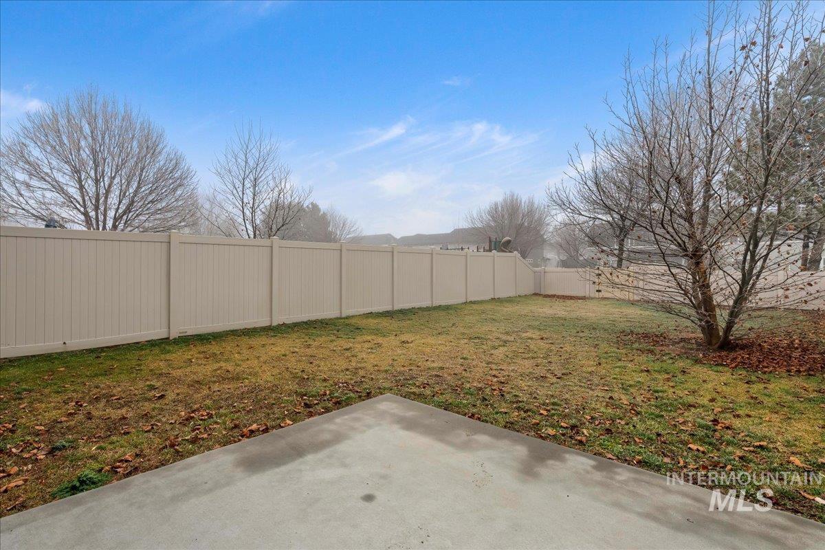 975 W Apple Pine St, Meridian, Idaho 83646-6058, 3 Bedrooms, 2.5 Bathrooms, Residential For Sale, Price $389,990,MLS 98971945
