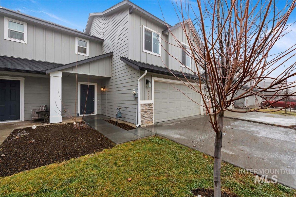 975 W Apple Pine St, Meridian, Idaho 83646-6058, 3 Bedrooms, 2.5 Bathrooms, Residential For Sale, Price $389,990,MLS 98971945