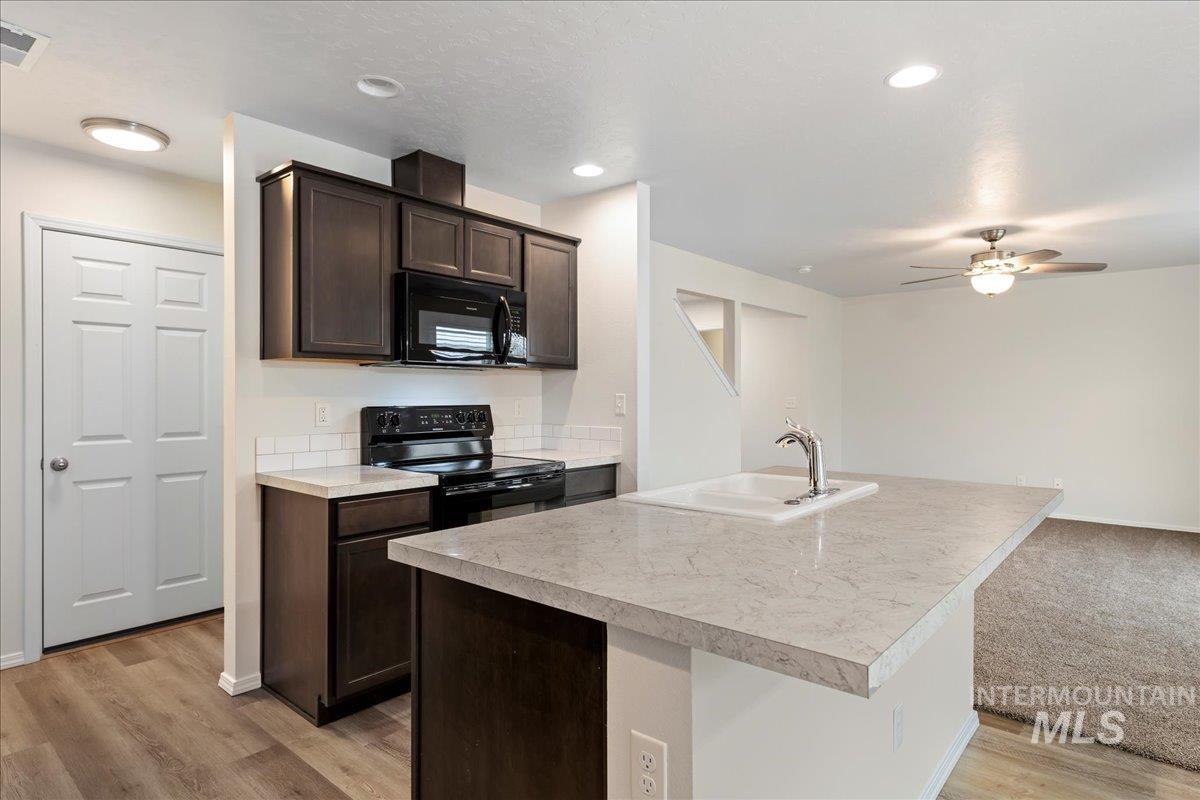 975 W Apple Pine St, Meridian, Idaho 83646-6058, 3 Bedrooms, 2.5 Bathrooms, Residential For Sale, Price $389,990,MLS 98971945