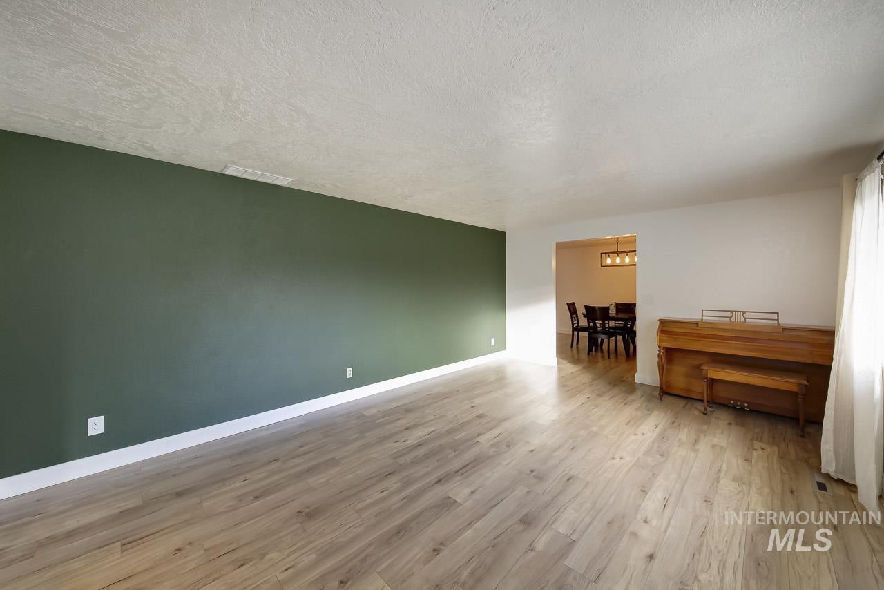 5101 N. Sunderland, Boise, Idaho 83704, 5 Bedrooms, Business/Commercial For Sale, Price $650,000,MLS 98971947