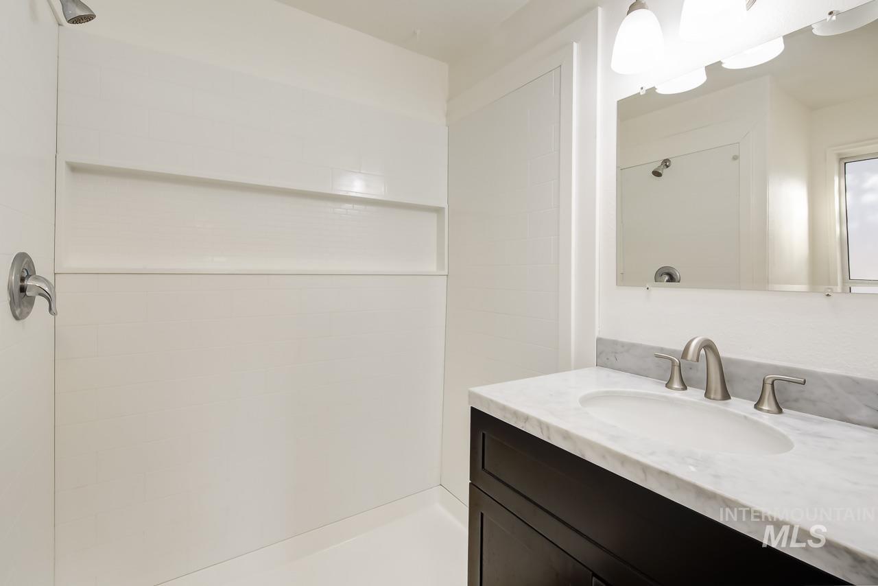 5101 N. Sunderland, Boise, Idaho 83704, 5 Bedrooms, Business/Commercial For Sale, Price $650,000,MLS 98971947