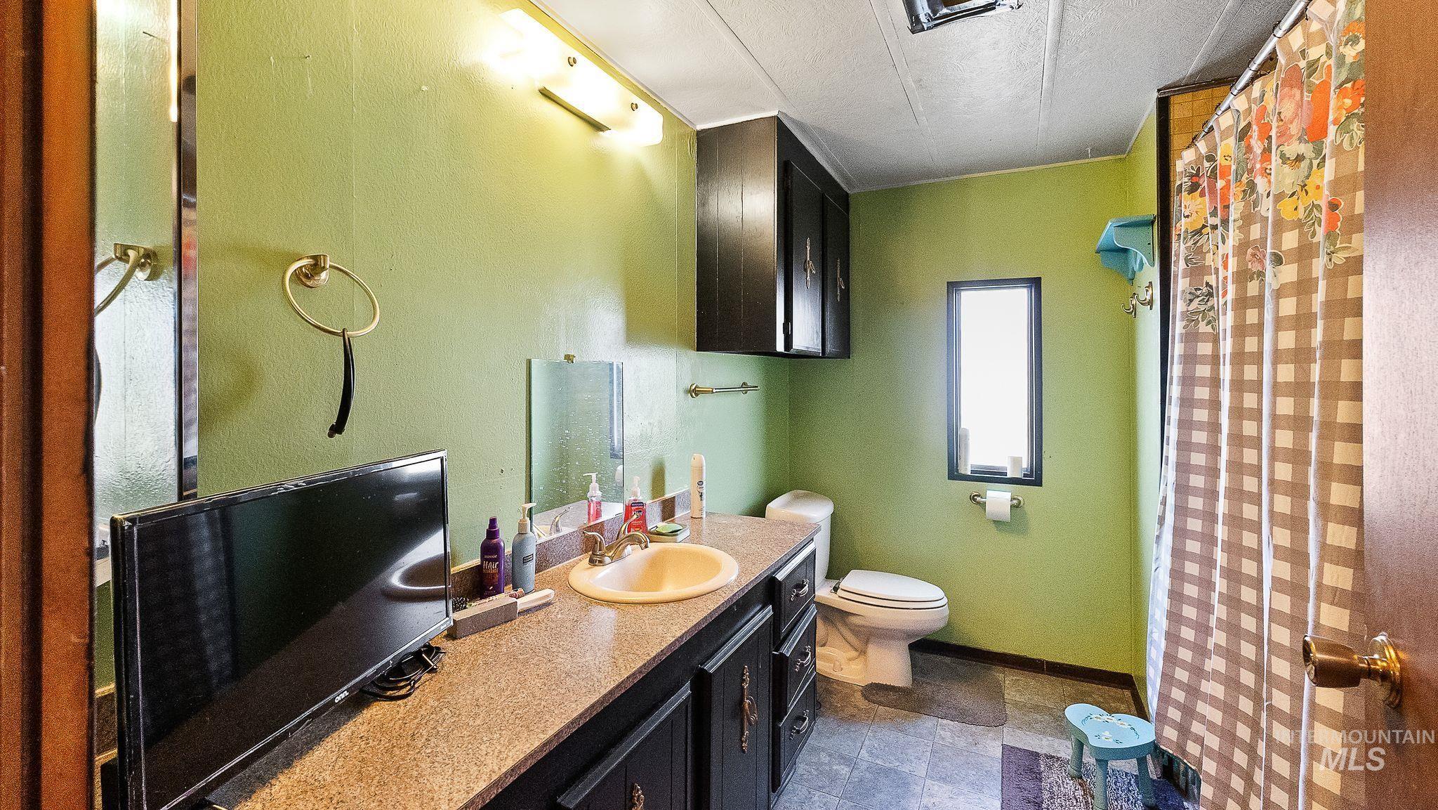 2596 SE Warm Creek, Mountain Home, Idaho 83647, 3 Bedrooms, 2 Bathrooms, Residential For Sale, Price $319,900,MLS 98971952