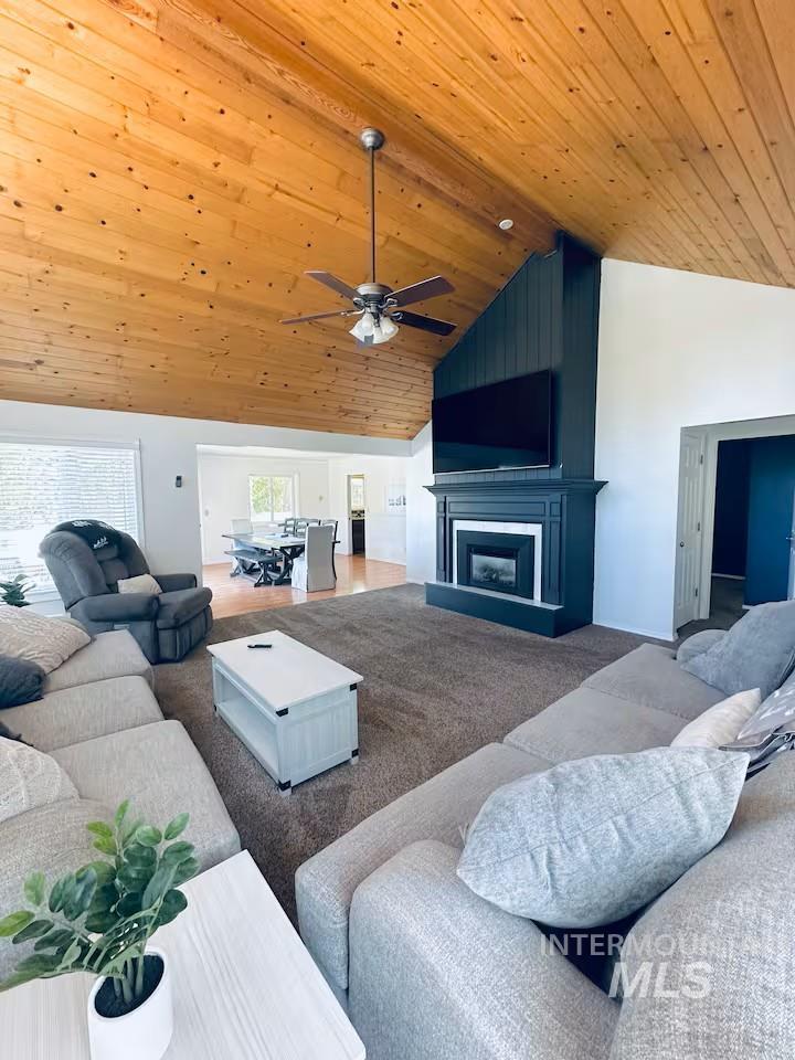 126 Par Drive, Cascade, Idaho 83611, 4 Bedrooms, 3 Bathrooms, Residential For Sale, Price $849,000,MLS 98971959