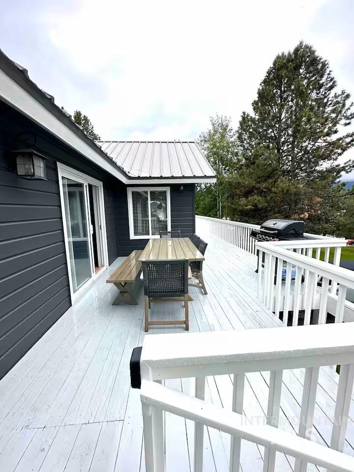 126 Par Drive, Cascade, Idaho 83611, 4 Bedrooms, 3 Bathrooms, Residential For Sale, Price $849,000,MLS 98971959