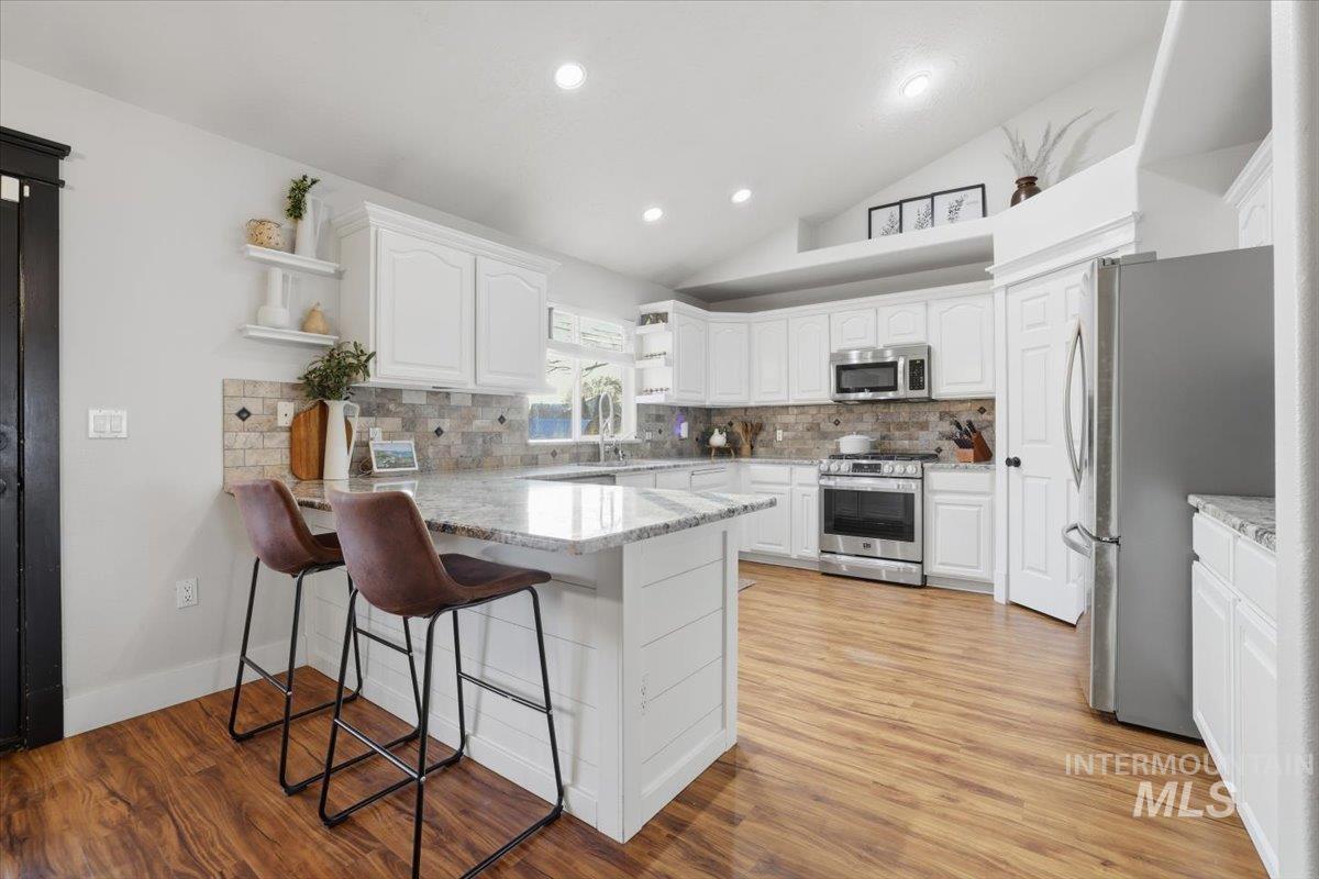 1108 N Autumn Wind Dr, Nampa, Idaho 83687, 3 Bedrooms, 2 Bathrooms, Residential For Sale, Price $559,900,MLS 98971960