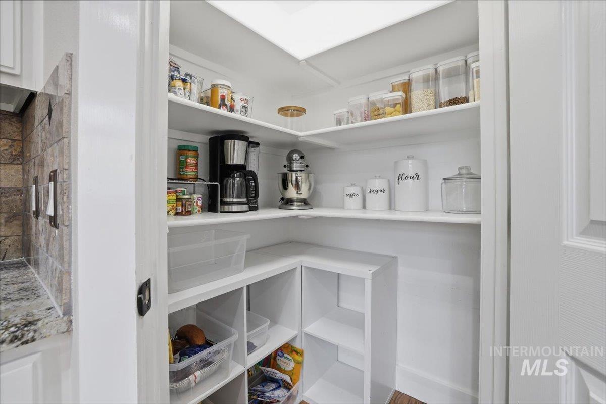 1108 N Autumn Wind Dr, Nampa, Idaho 83687, 3 Bedrooms, 2 Bathrooms, Residential For Sale, Price $559,900,MLS 98971960