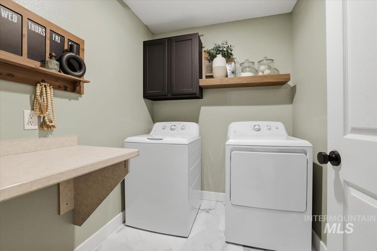 1108 N Autumn Wind Dr, Nampa, Idaho 83687, 3 Bedrooms, 2 Bathrooms, Residential For Sale, Price $559,900,MLS 98971960