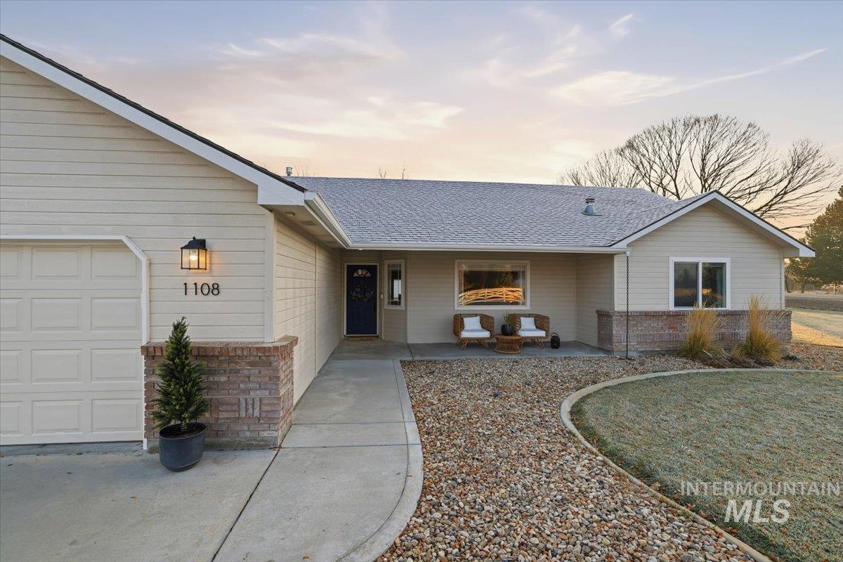 1108 N Autumn Wind Dr, Nampa, Idaho 83687, 3 Bedrooms, 2 Bathrooms, Residential For Sale, Price $559,900,MLS 98971960