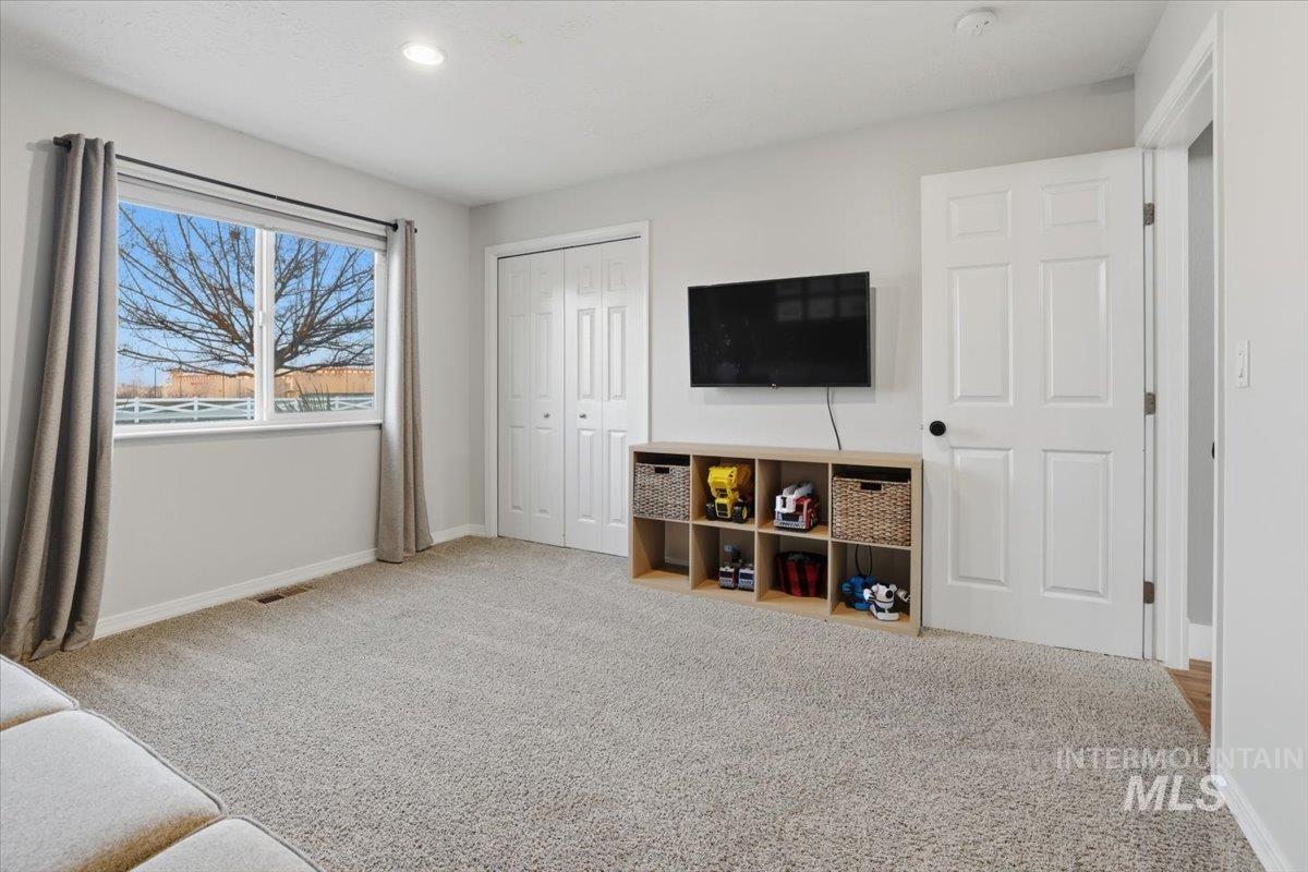 1108 N Autumn Wind Dr, Nampa, Idaho 83687, 3 Bedrooms, 2 Bathrooms, Residential For Sale, Price $559,900,MLS 98971960