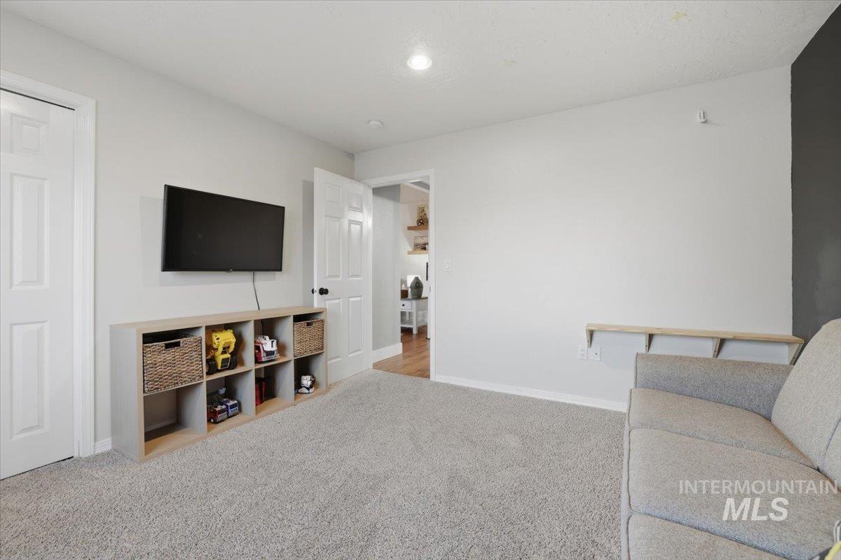 1108 N Autumn Wind Dr, Nampa, Idaho 83687, 3 Bedrooms, 2 Bathrooms, Residential For Sale, Price $559,900,MLS 98971960